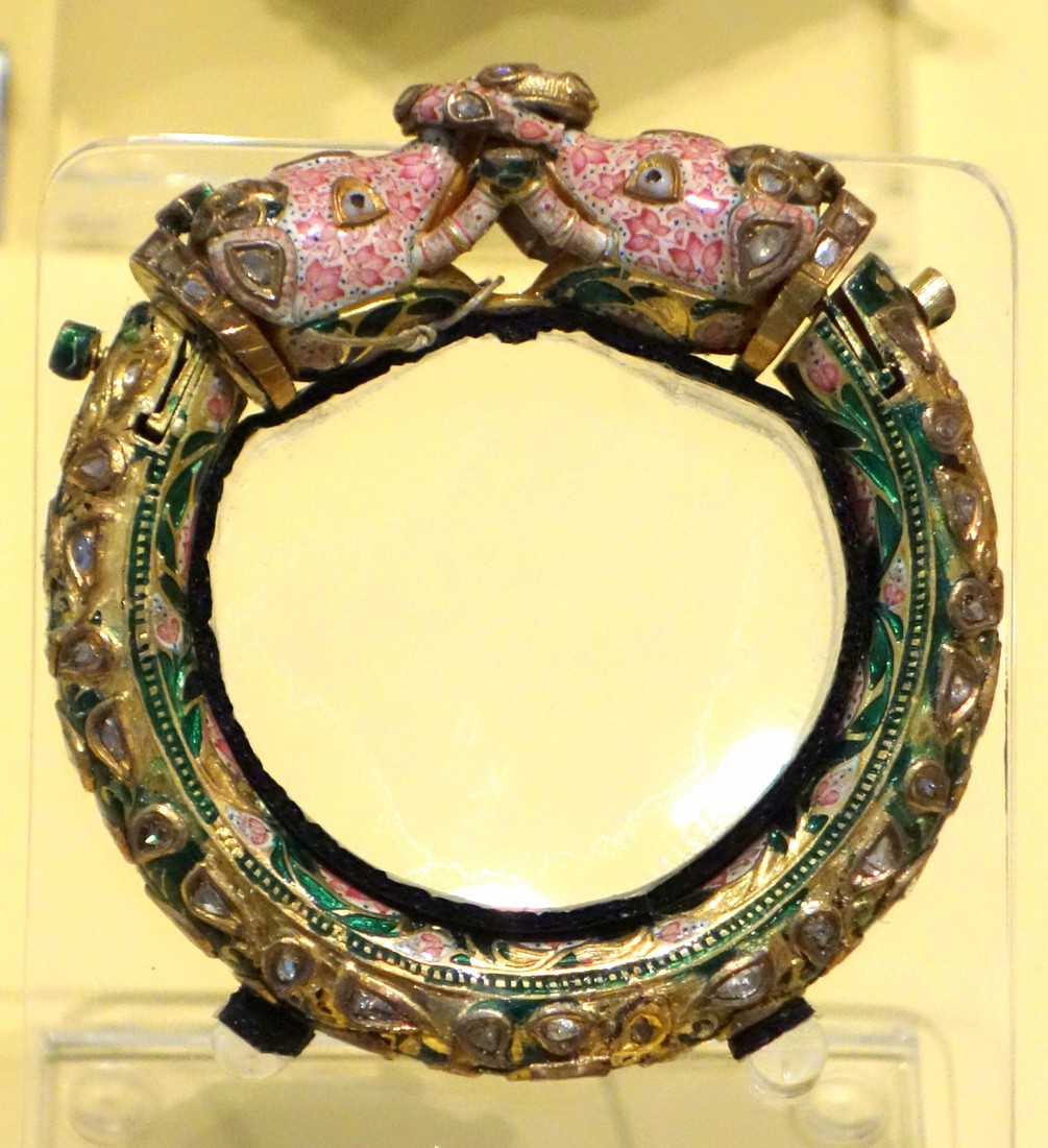 Meenakari Kada